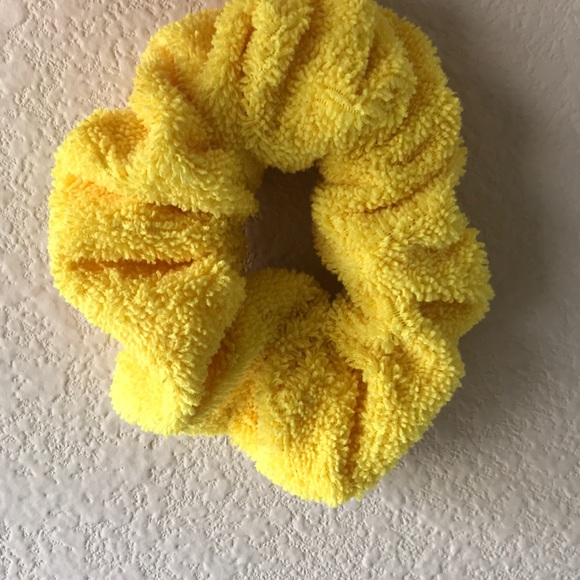 Accessories - BEACH SCRUNCHIE (NEW)— dry your hair faster
